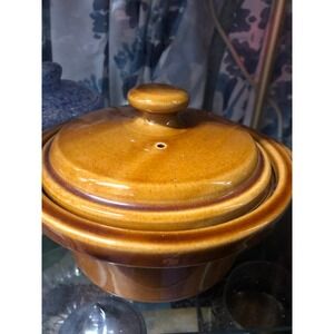 Stoneware crockpot with lid